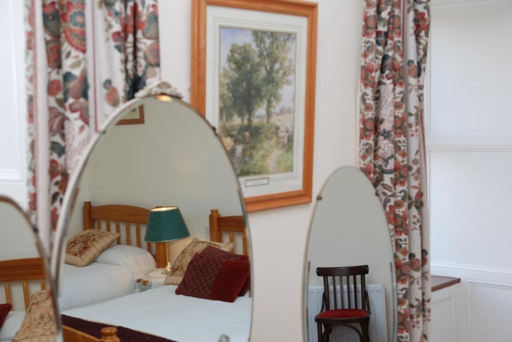 Kilburn House B&B Milltown  Номер фото